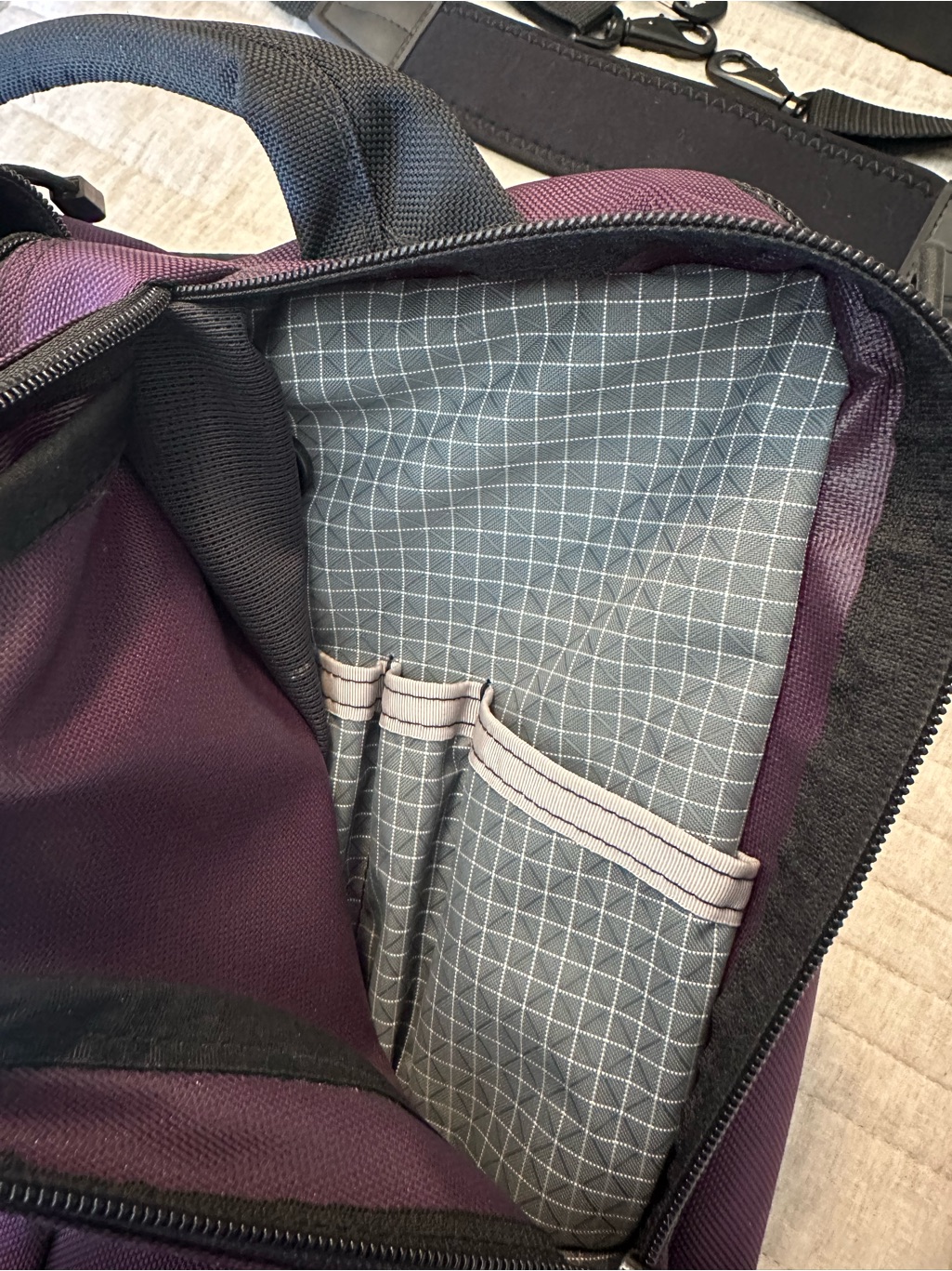 Tom Bihn Pilot W/Optech Mini Sos Strap — image 3 of 8